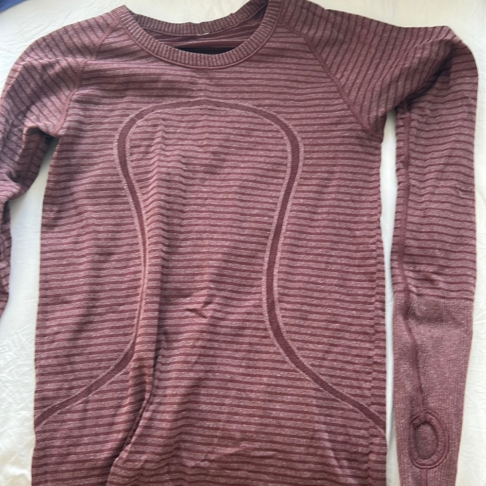 Lululemon long sleeve swiftly tech
